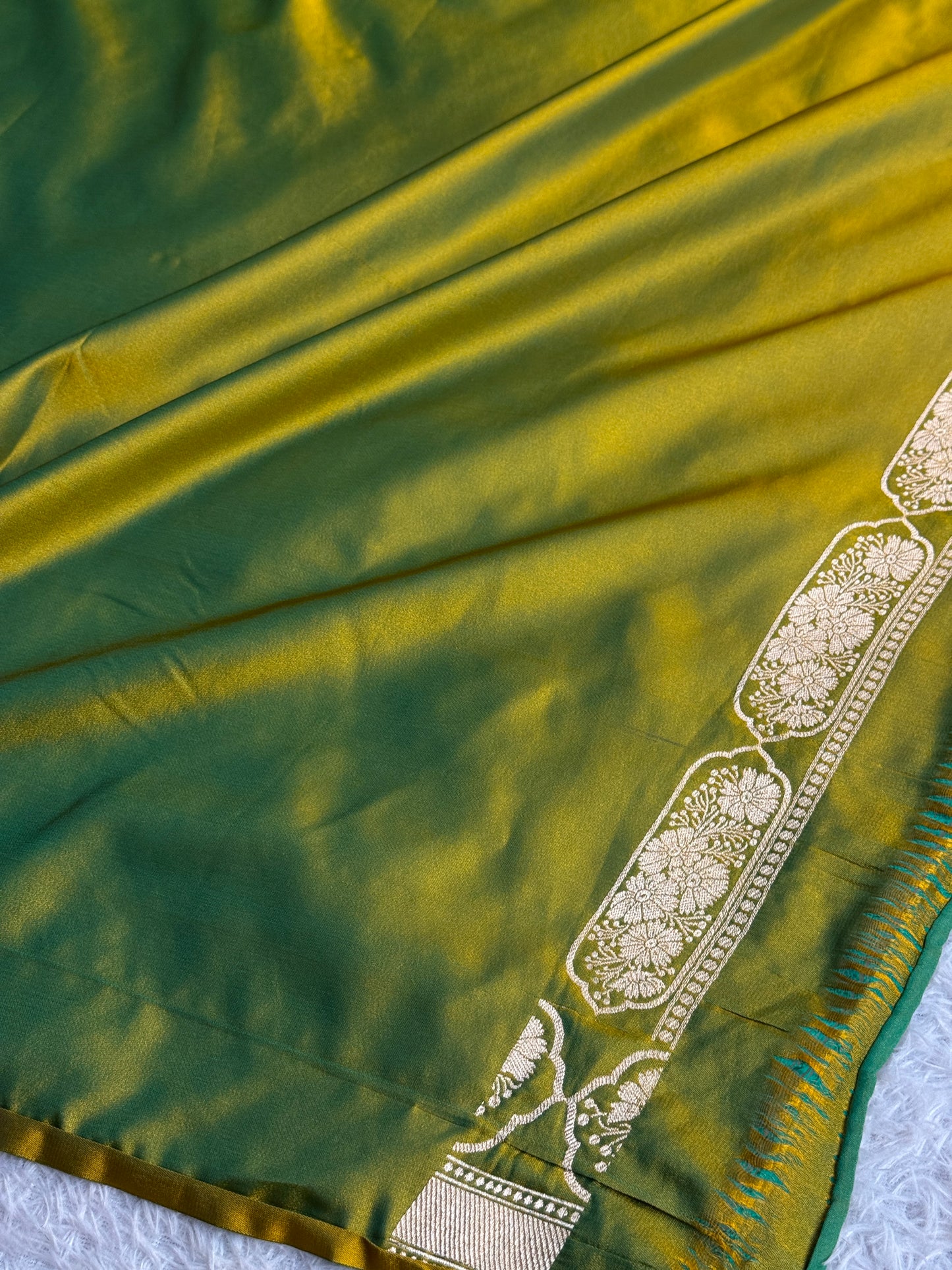 Dual shade green colour premium Banarasi Mashru katan silk saree MK333
