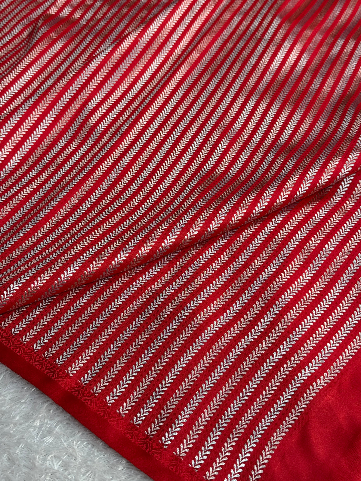 Black and red colour premium Banarasi Mashru katan silk saree MK323