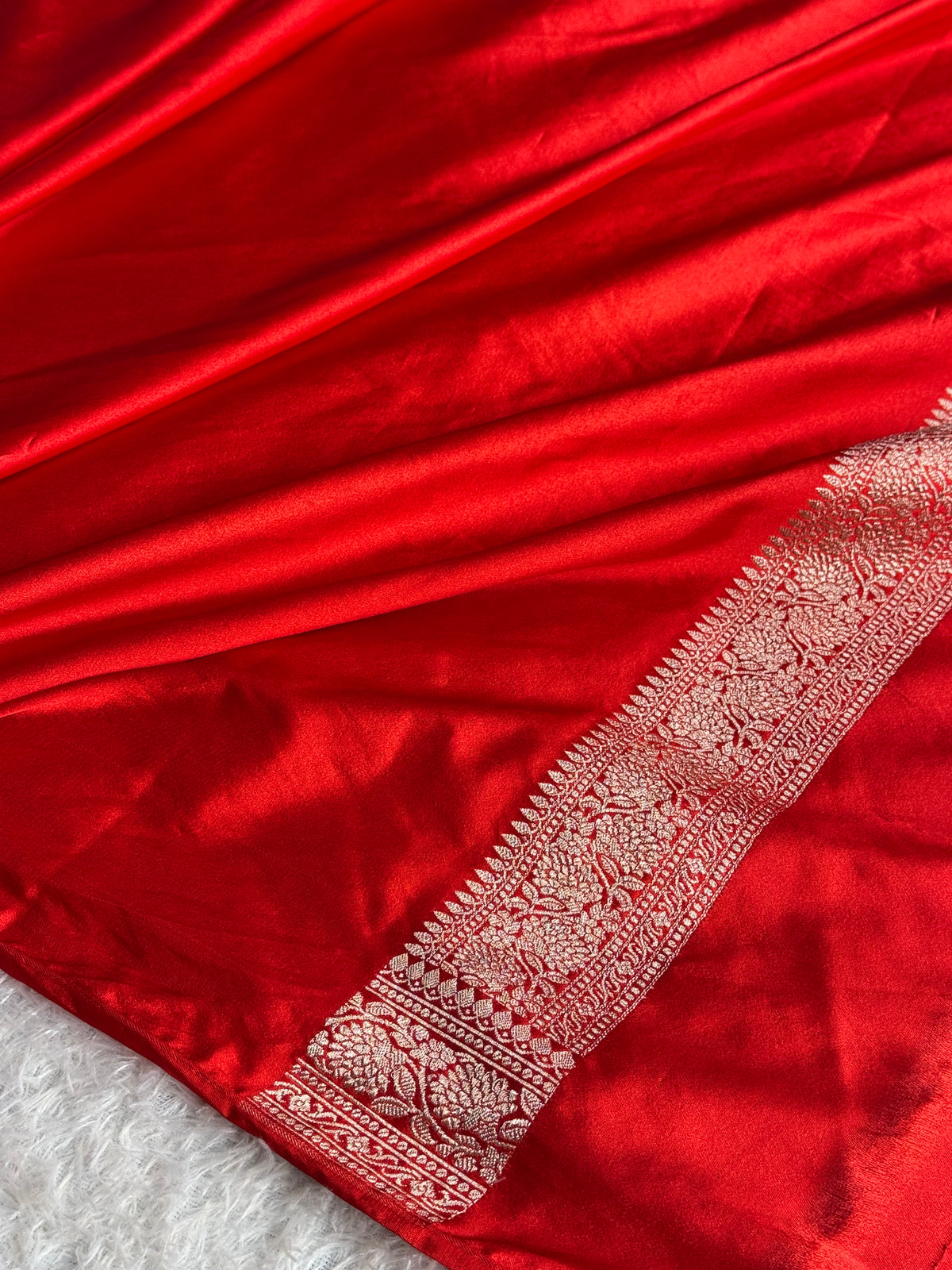 Premium Banarasi red with black colour premium Mashru katan silk saree MK356