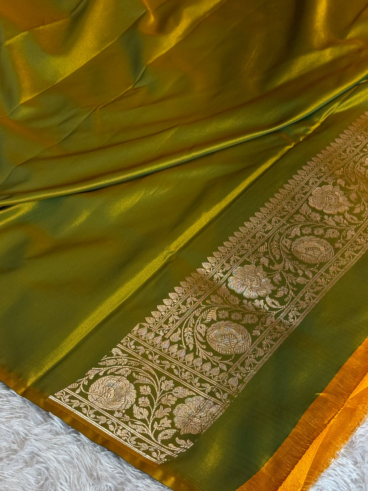 Green rangkat premium Banarasi Mashru katan silk saree MK256