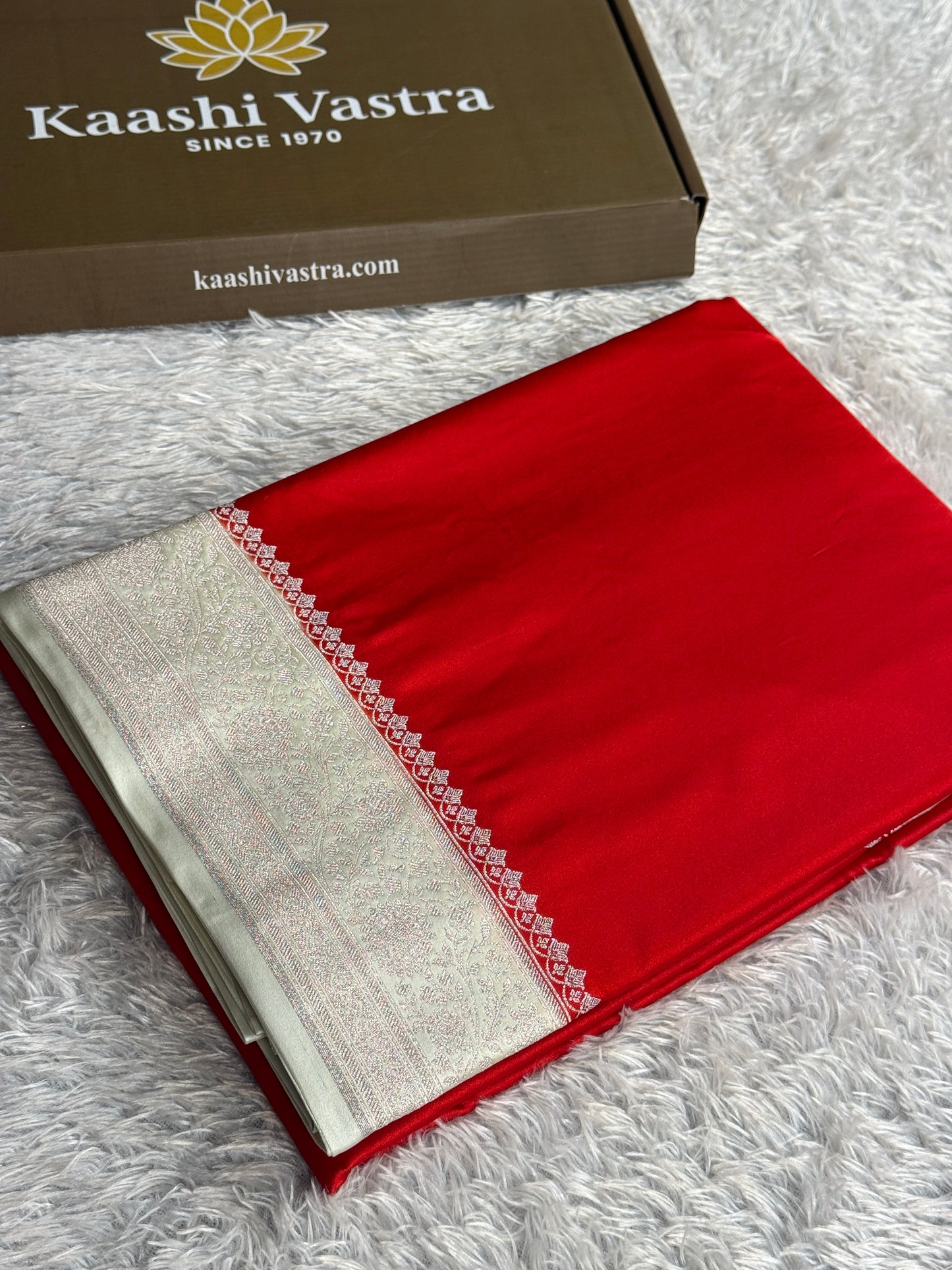 Chilli red with off white colour premium Banarasi Mashru katan silk saree MK284