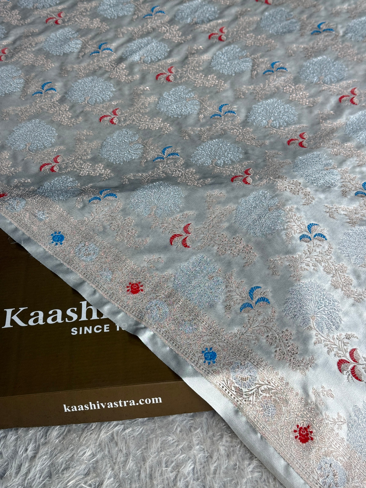 Off white colour premium Banarasi tilfi Mashru katan silk saree MK330