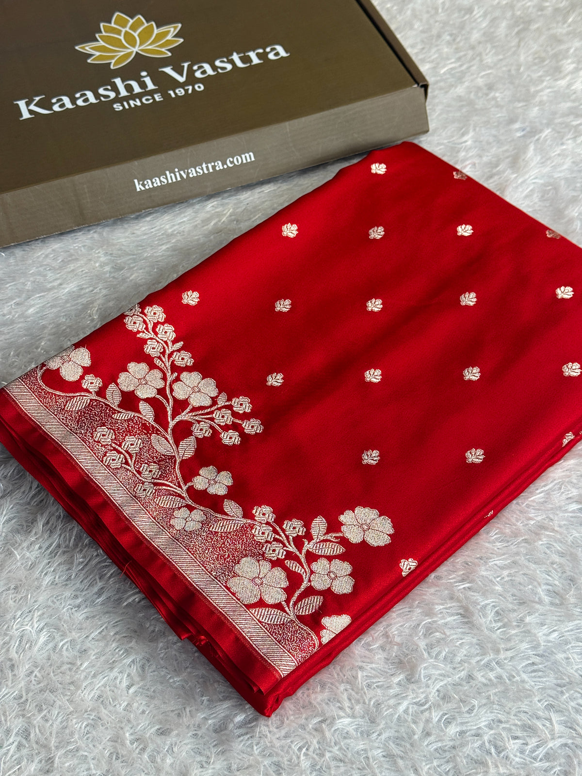 Chilli red colour premium Banarasi Mashru katan silk saree MK349