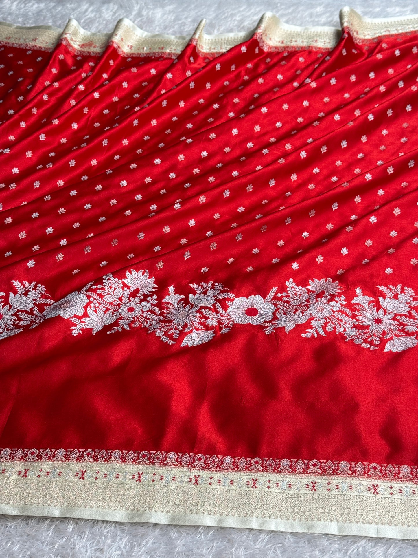 Red and off white colour premium Banarasi Mashru katan silk saree MK312