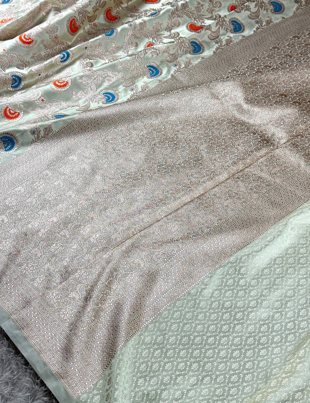 Off white premium Banarasi Mashru katan silk saree MK276