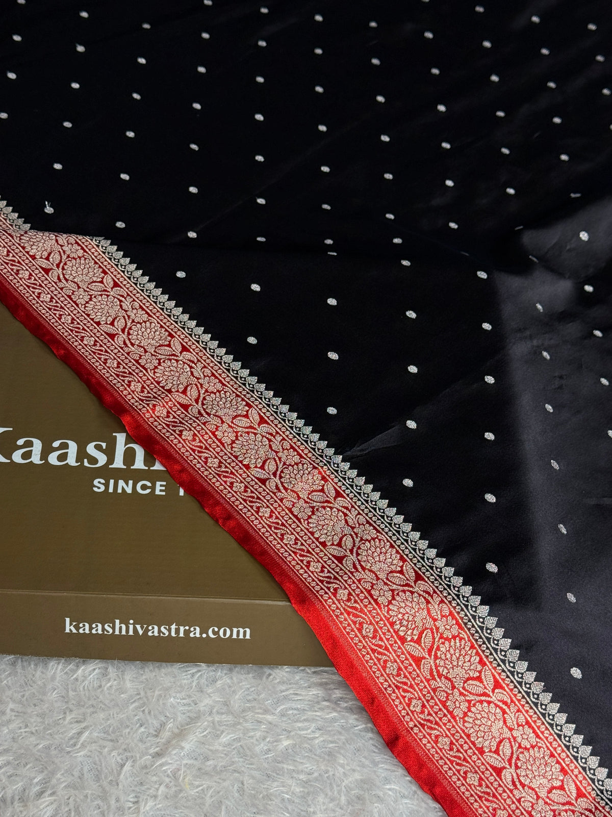 Premium Banarasi red with black colour premium Mashru katan silk saree MK356