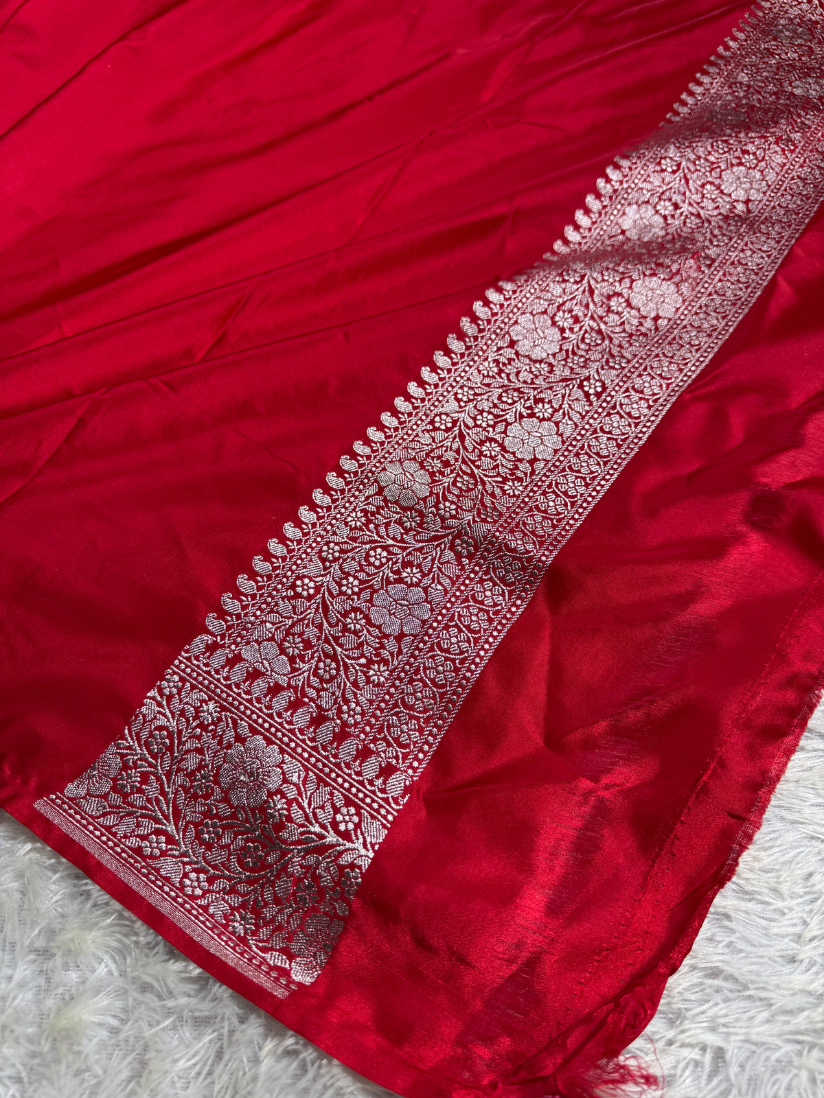 Red and off white luxury premium Banarasi Mashru katan silk saree MK248