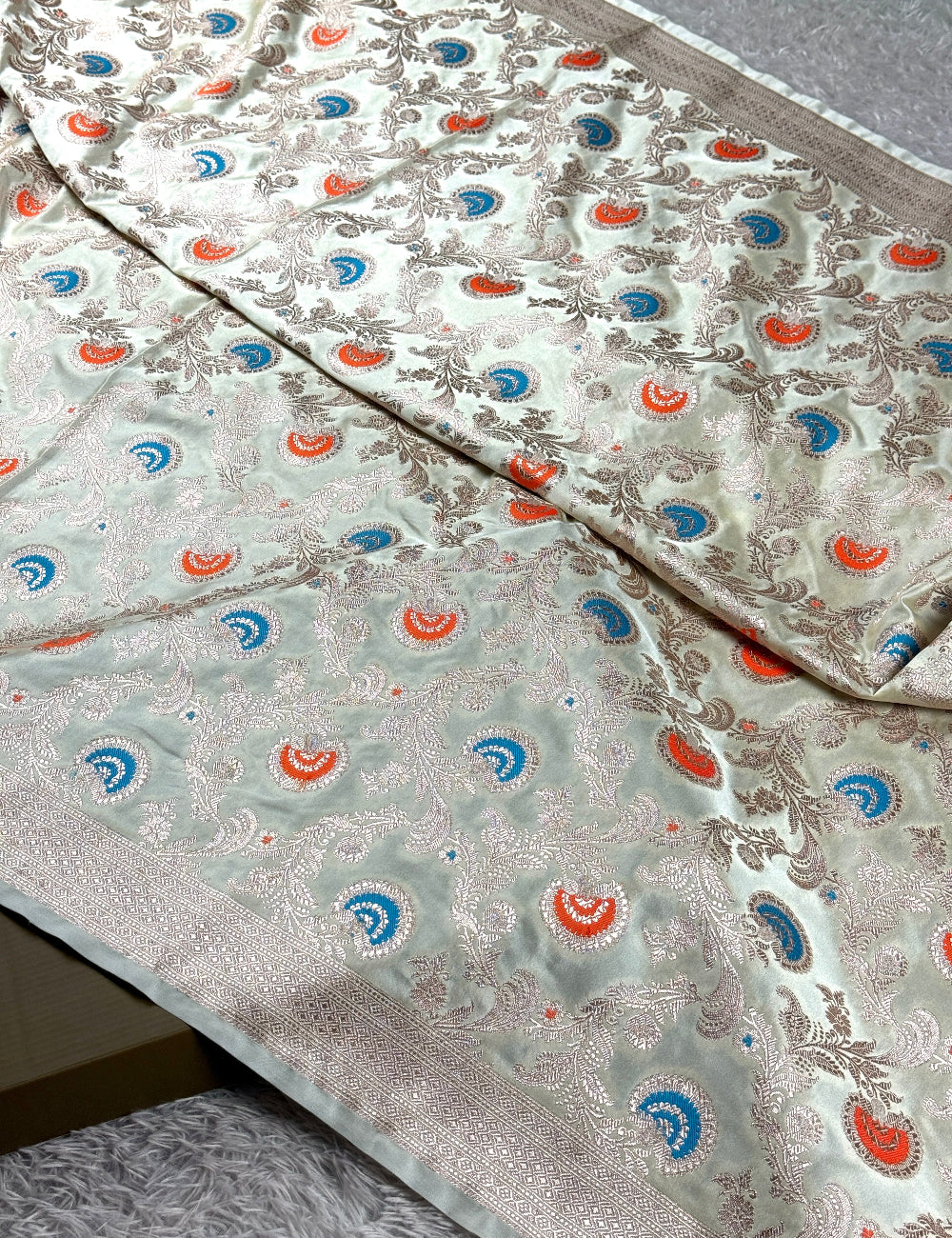 Off white premium Banarasi Mashru katan silk saree MK276