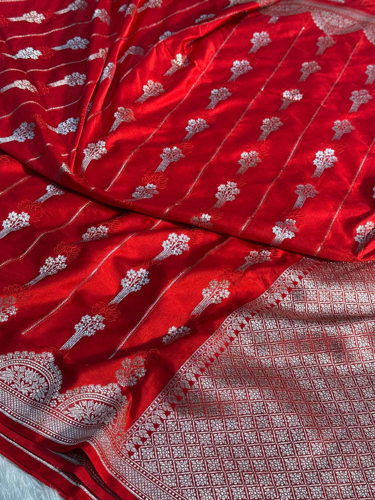 Chilli red Banarasi Mashru katan silk saree MK158