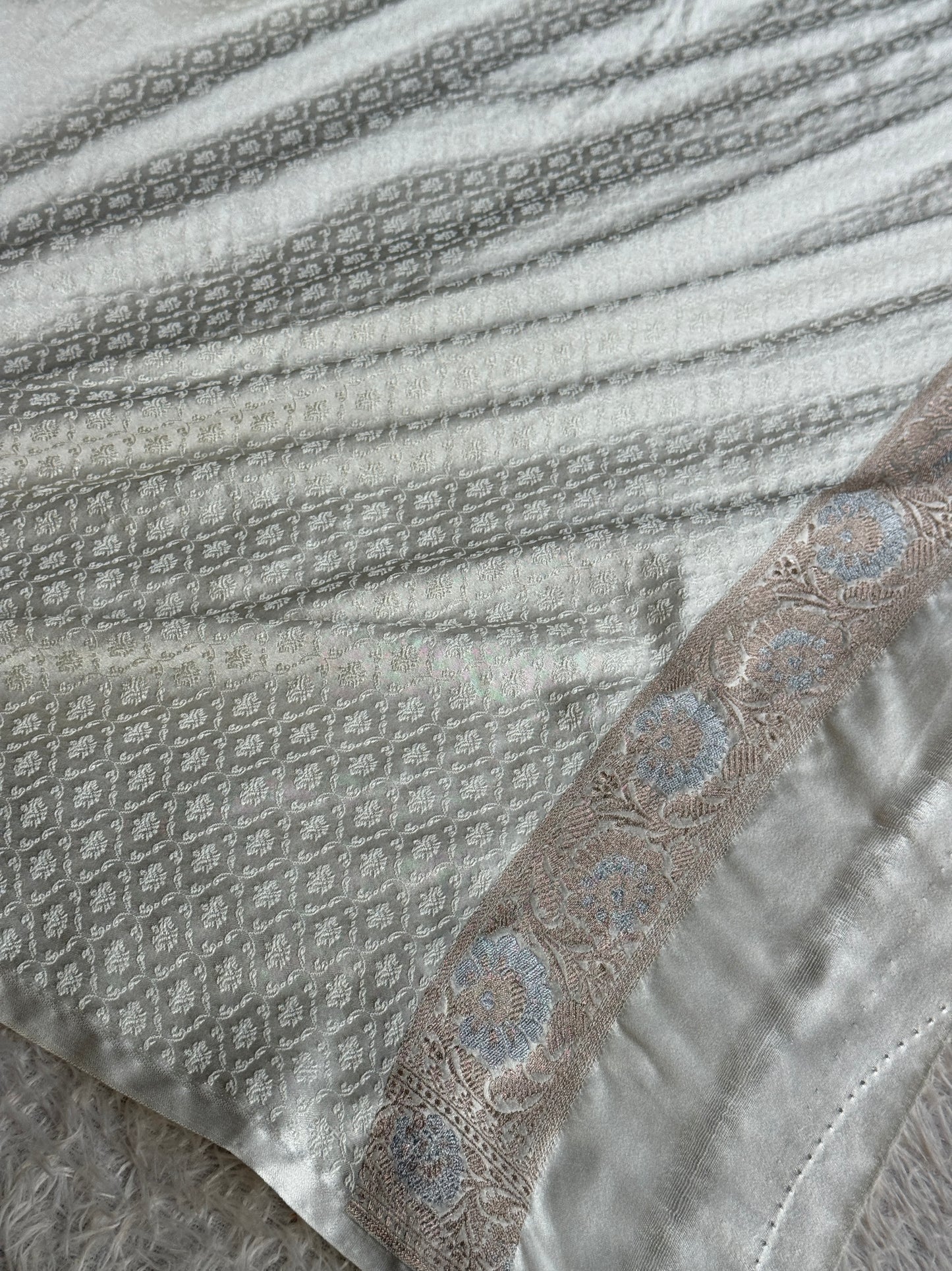 Off white colour premium Banarasi tilfi Mashru katan silk saree MK330