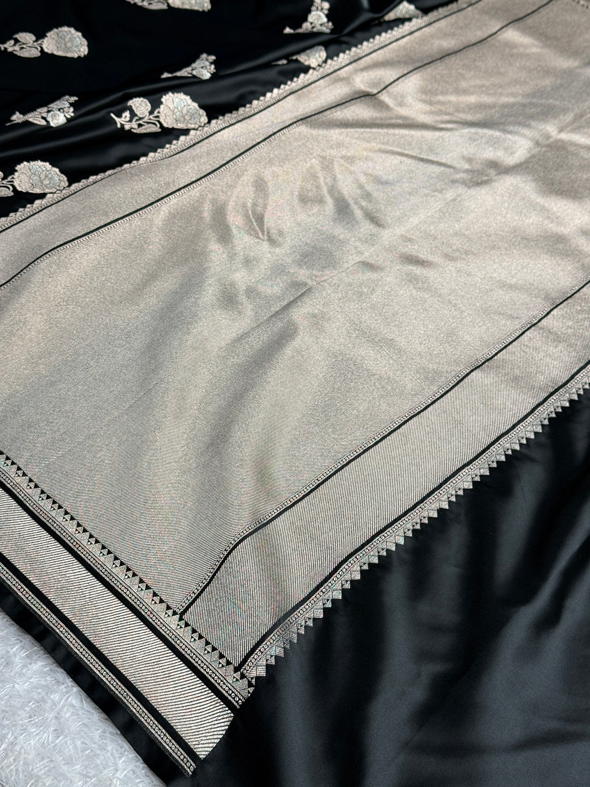 Black colour premium Banarasi Mashru katan silk saree MK322