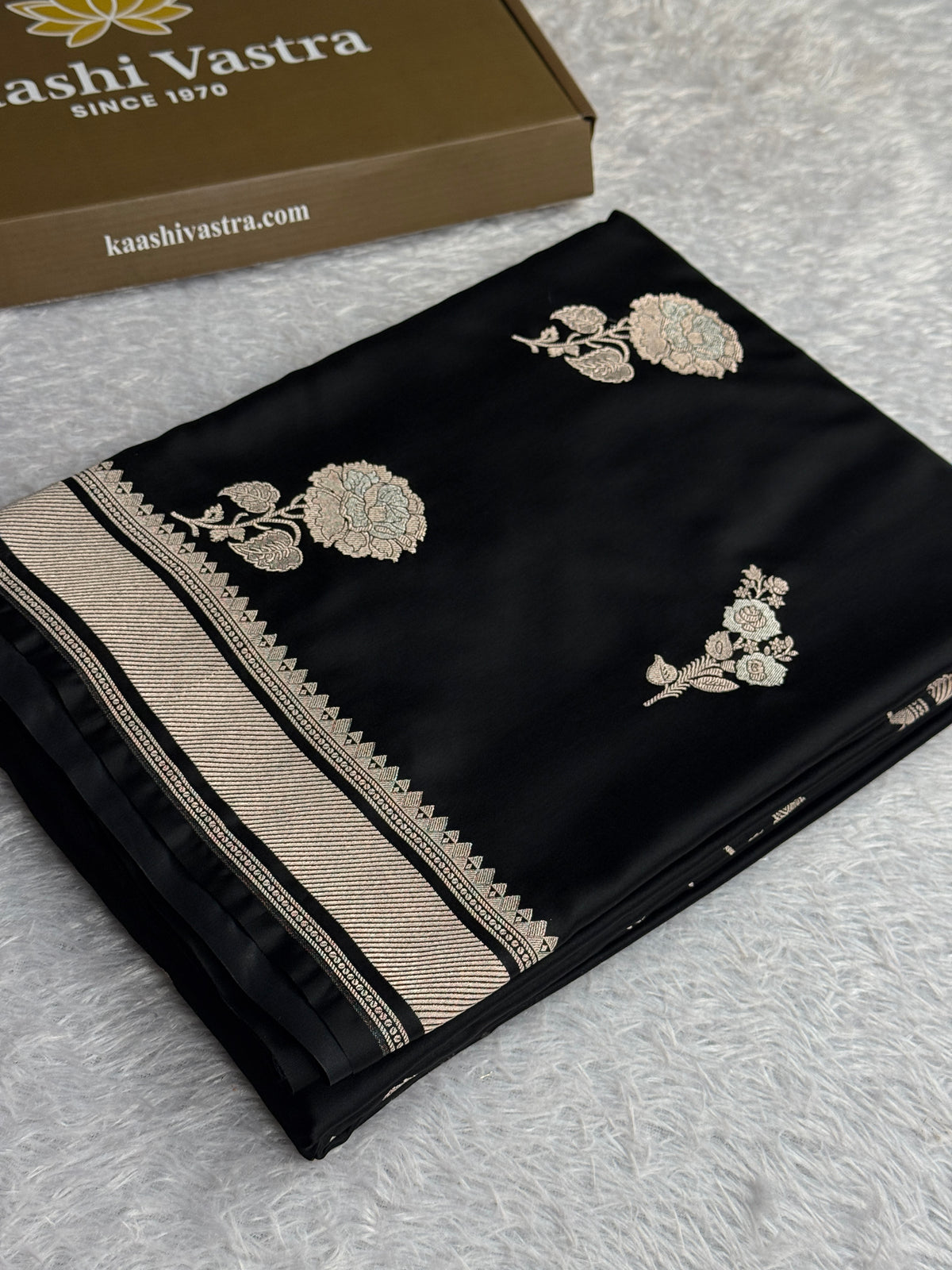 Black colour premium Banarasi Mashru katan silk saree MK322