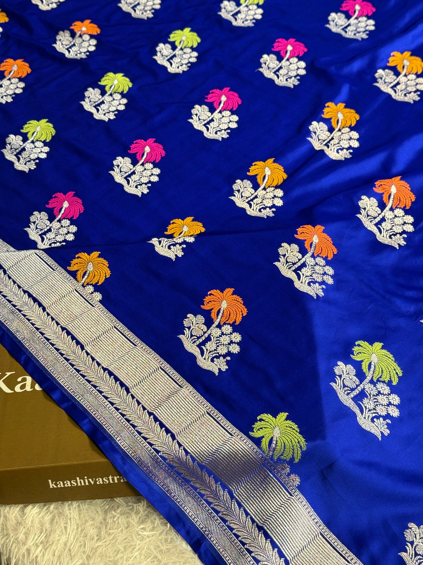 Royal blue colour premium Banarasi tilfi Mashru katan silk saree MK325