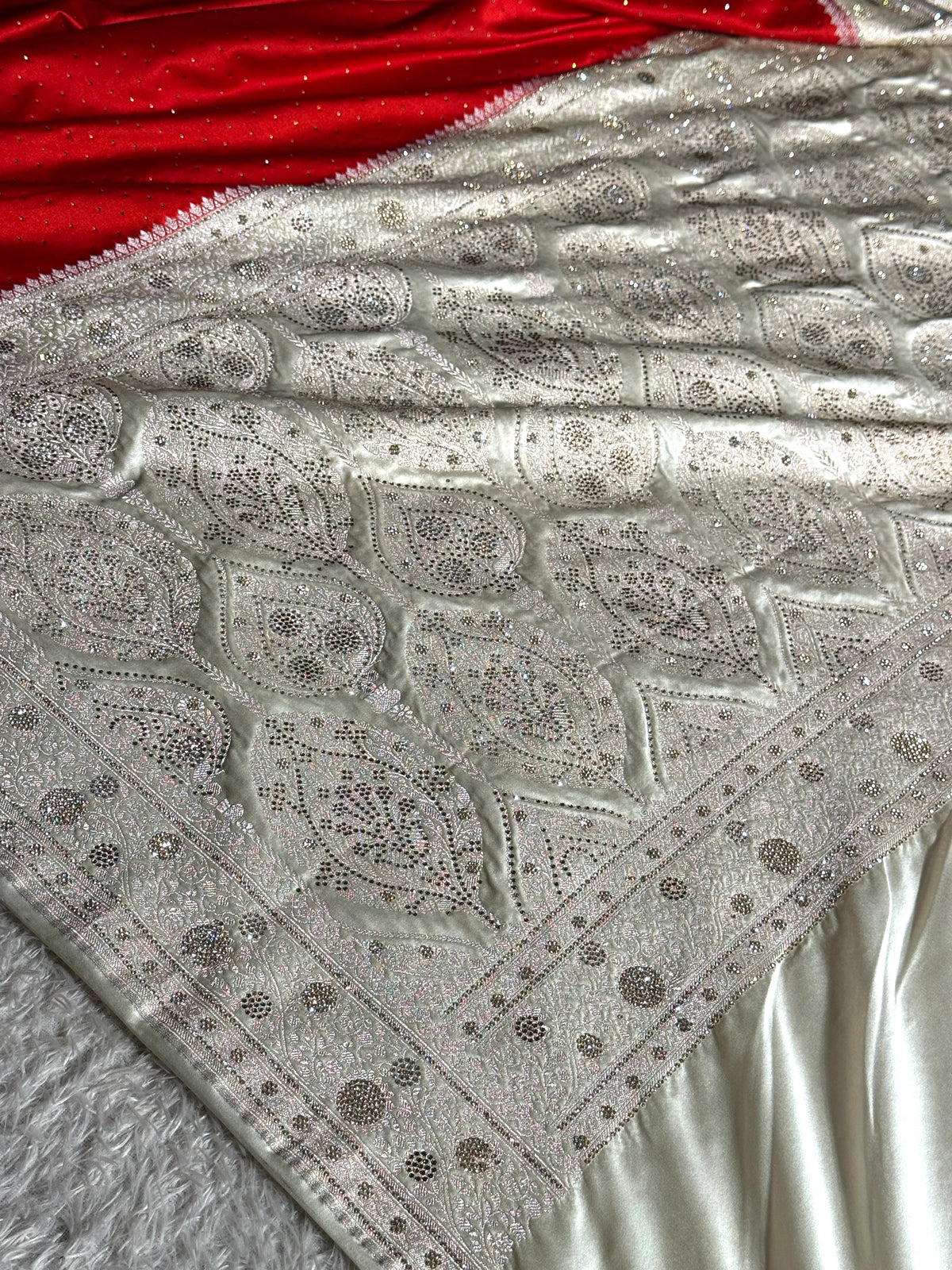 Bridal red with off white colour premium Banarasi Mashru katan silk saree MK268