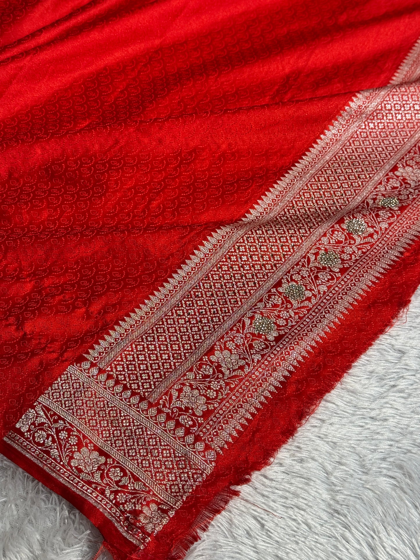 New masterpiece red colour premium Banarasi Mashru katan silk saree MKB101