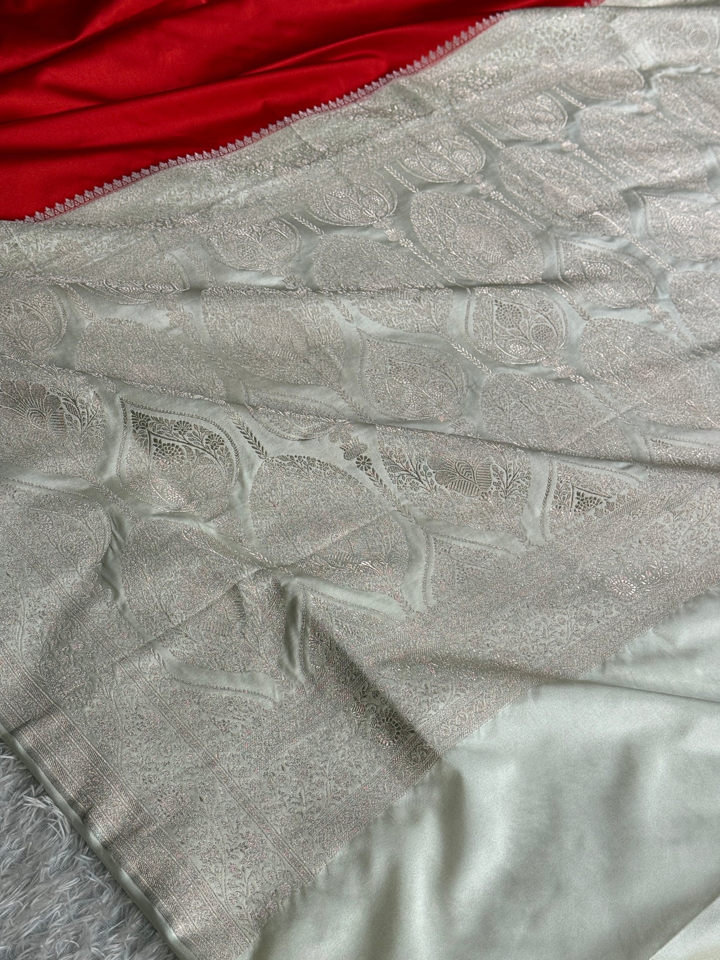 Chilli red with off white colour premium Banarasi Mashru katan silk saree MK284