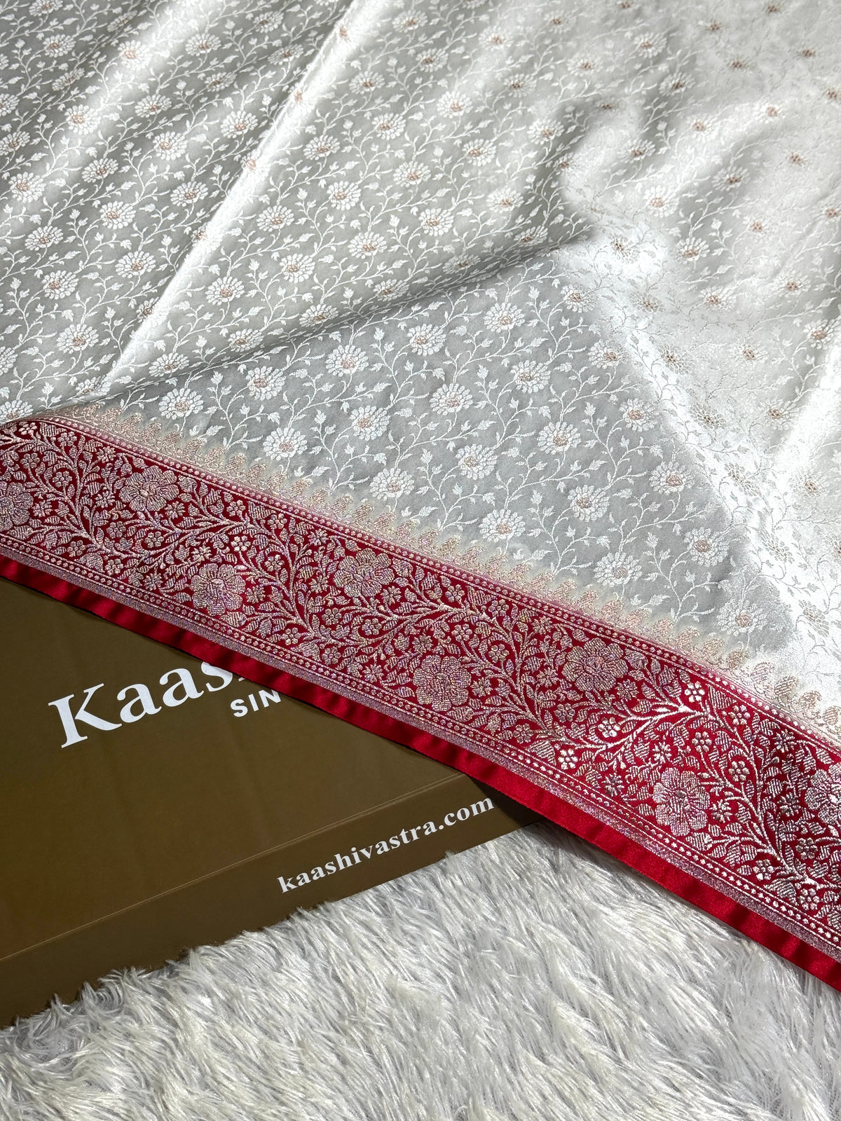 Red and off white luxury premium Banarasi Mashru katan silk saree MK248
