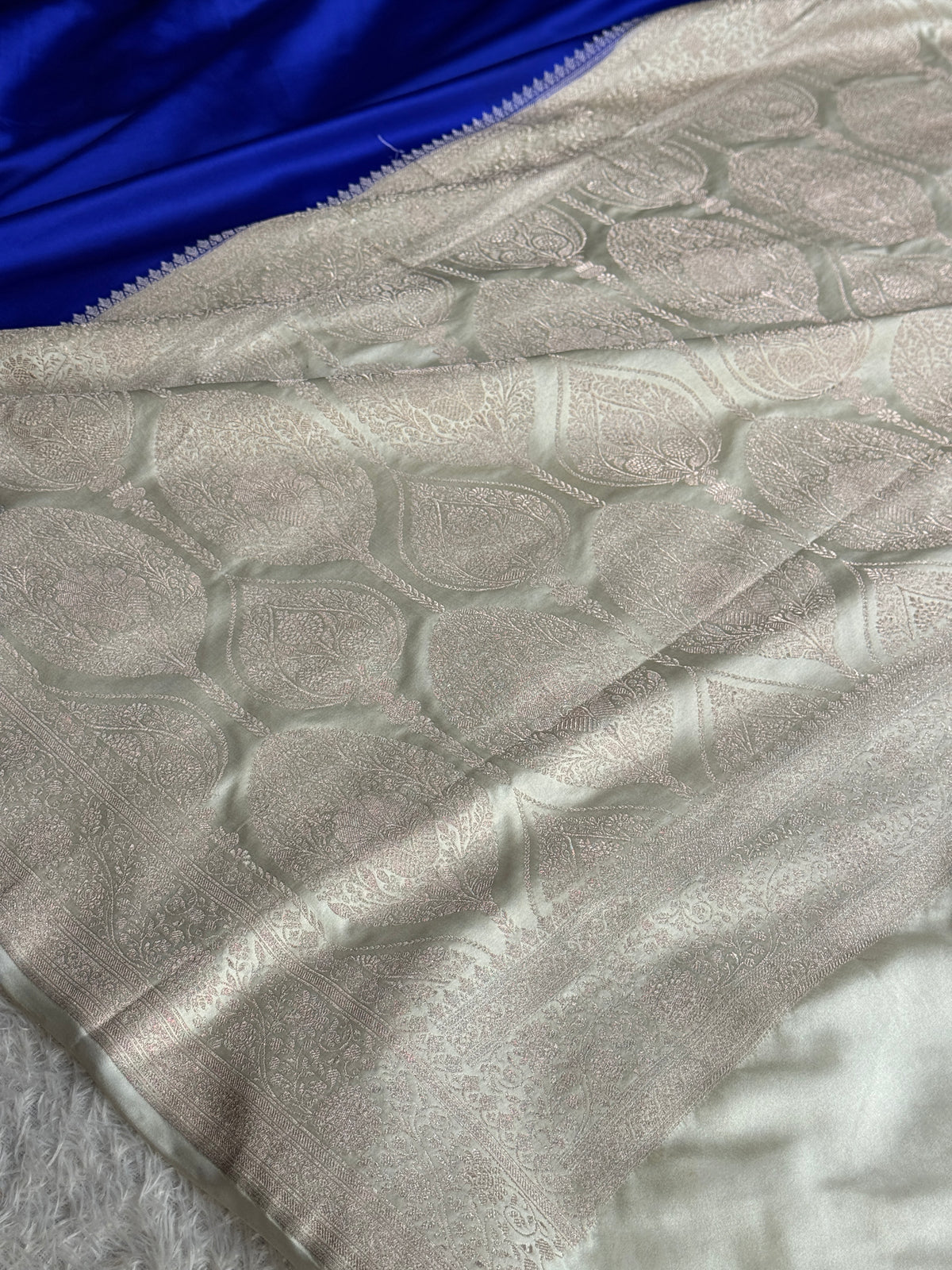 Royal blue with off white colour premium Banarasi Mashru katan silk saree MK284