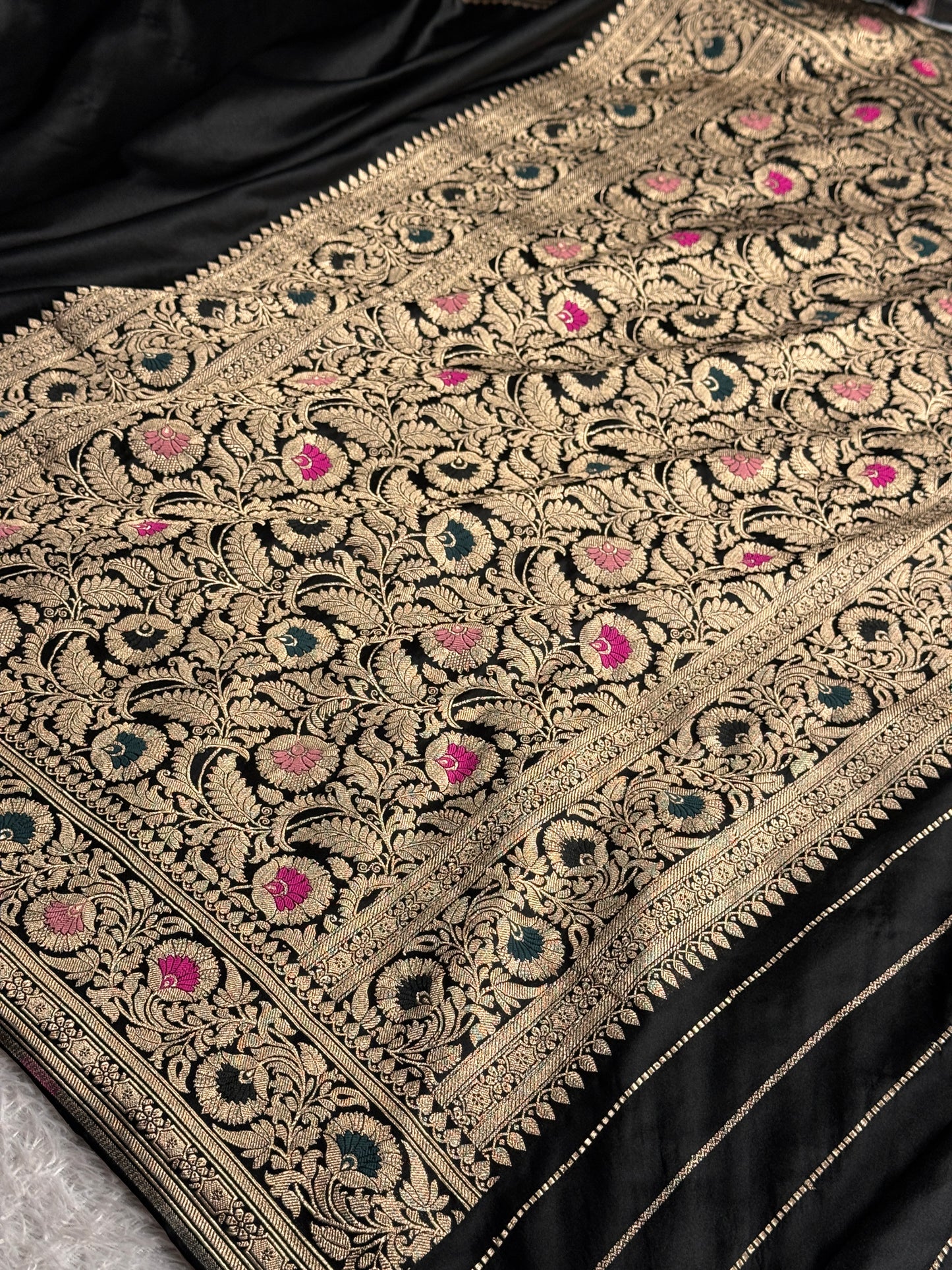 Black colour premium Banarasi Mashru katan silk saree MK321