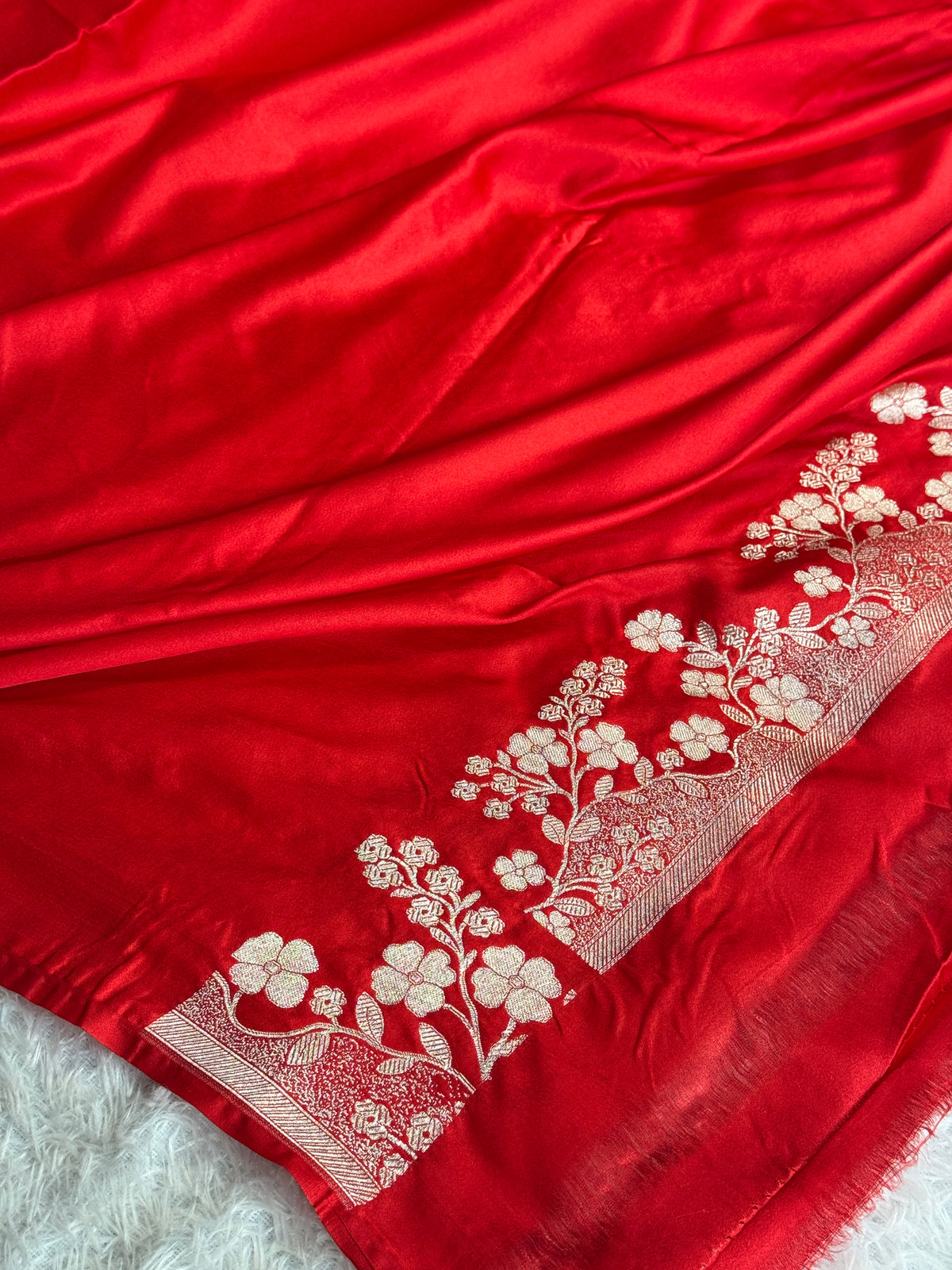Chilli red colour premium Banarasi Mashru katan silk saree MK349