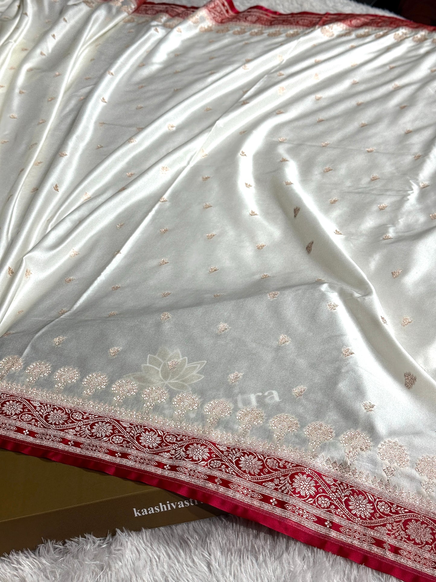 Red and off white Premium Banarasi Mashru katan silk saree MK236