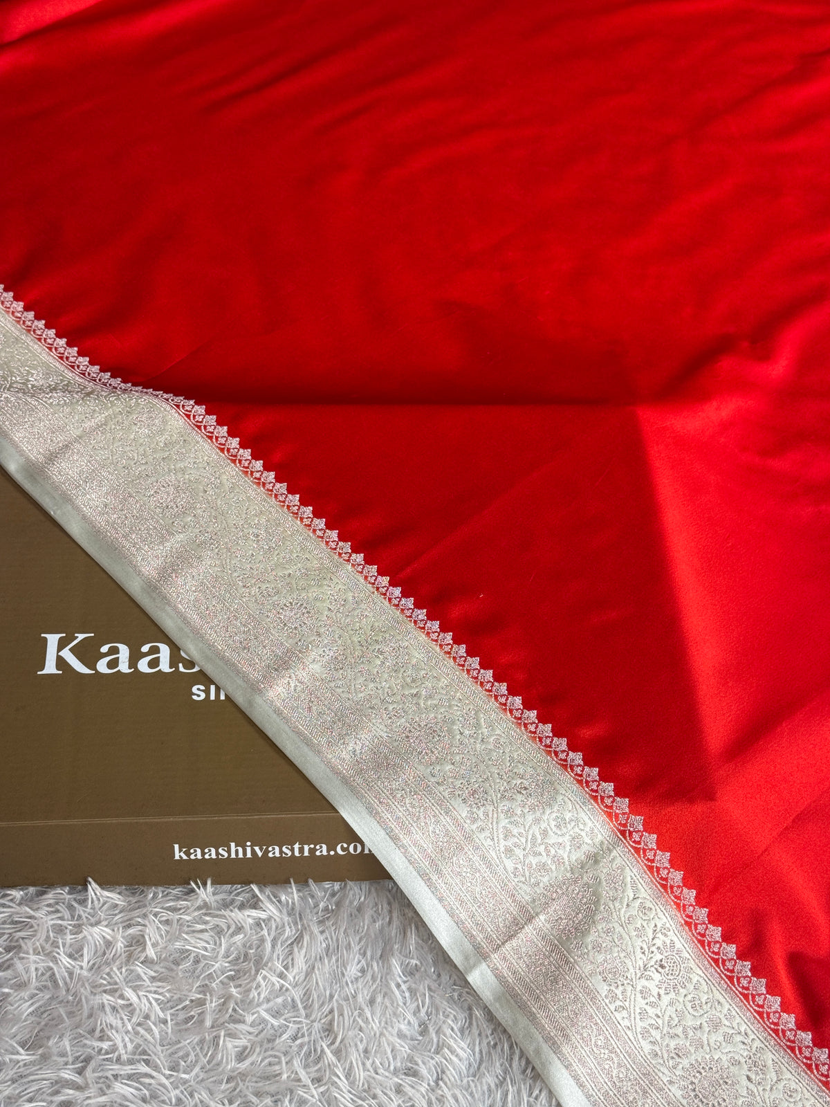 Chilli red with off white colour premium Banarasi Mashru katan silk saree MK284