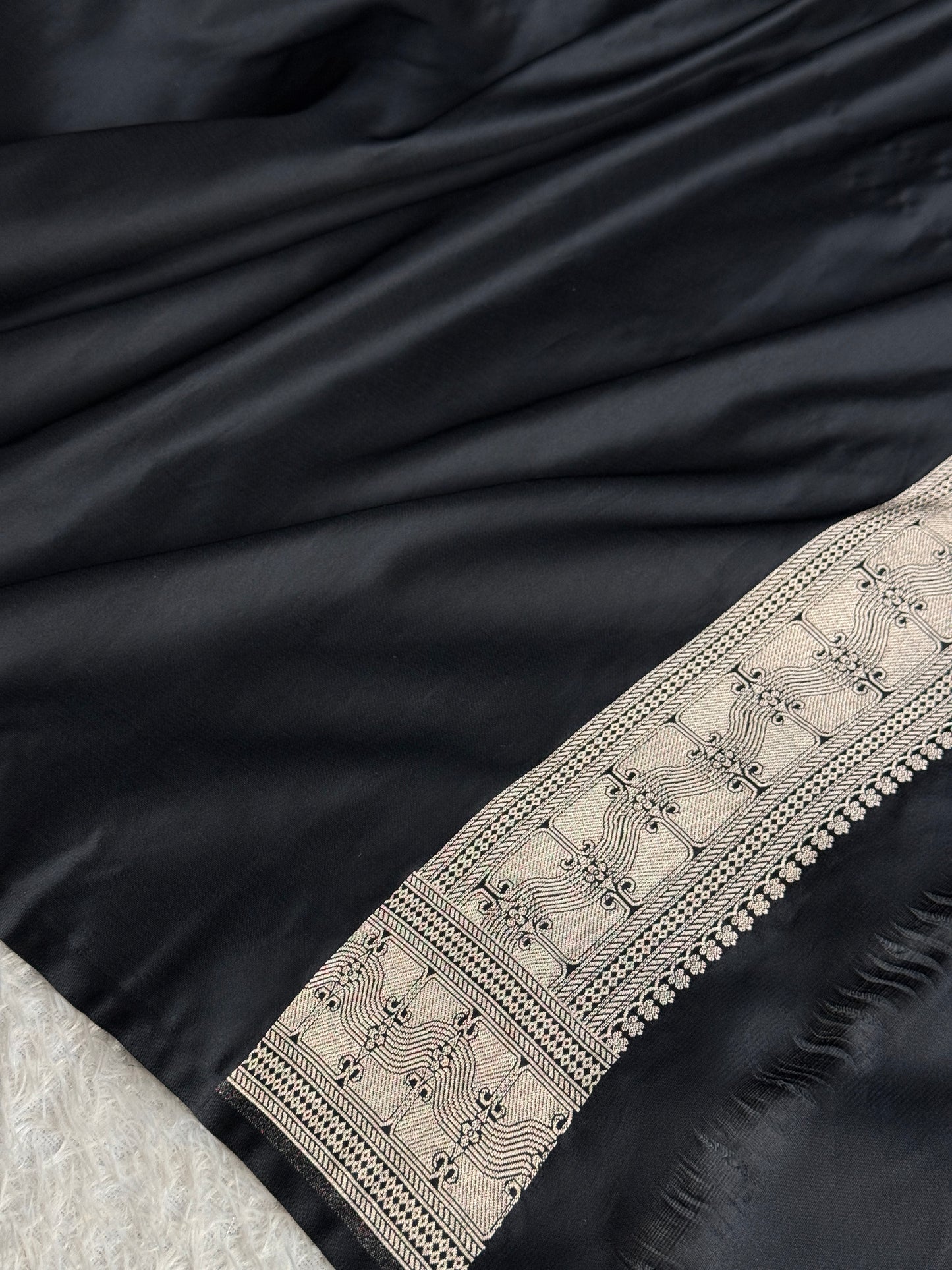 Black colour premium banarasi tilfi mashru Katan silk saree MK335