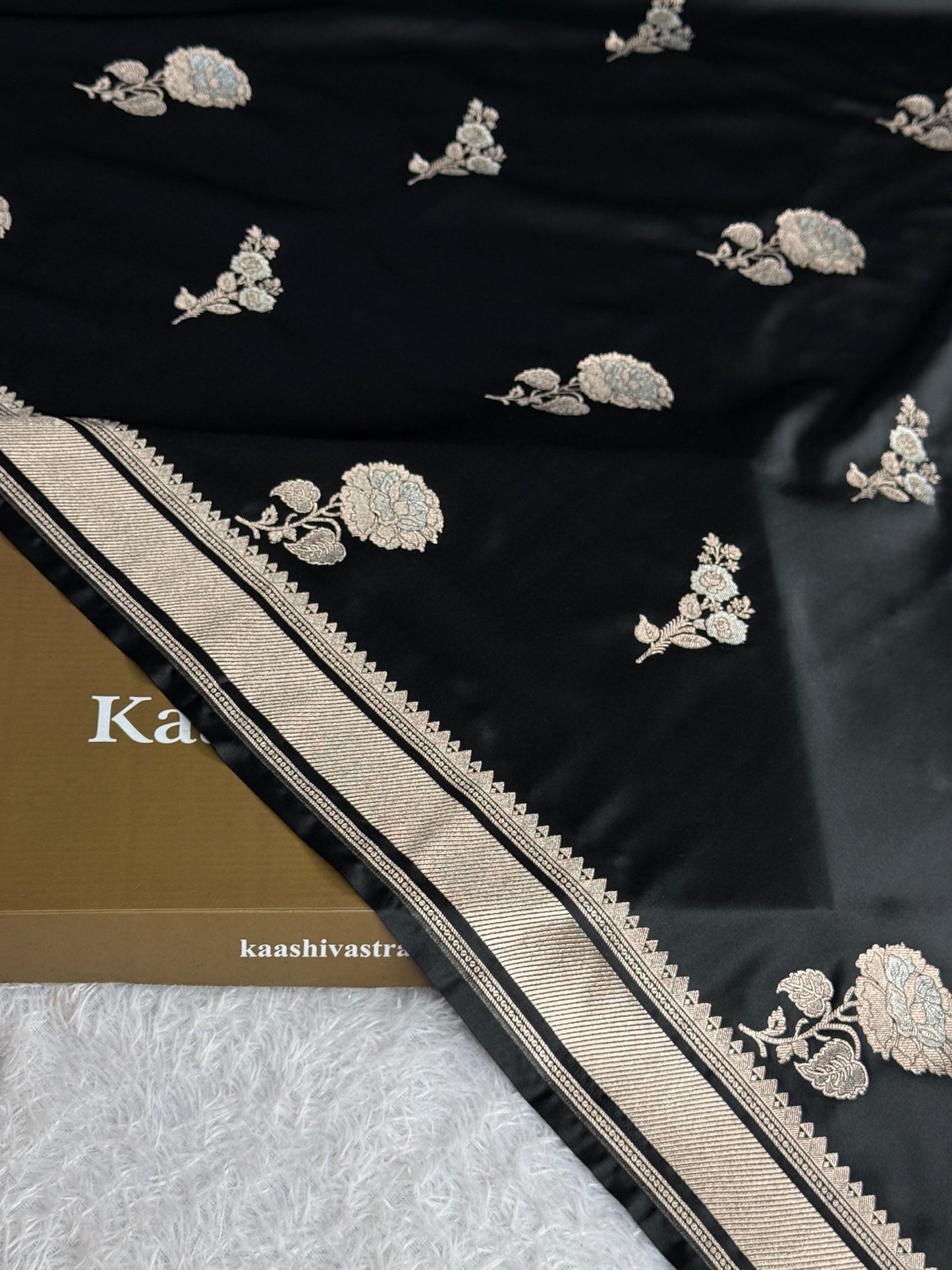 Black colour premium Banarasi Mashru katan silk saree MK322