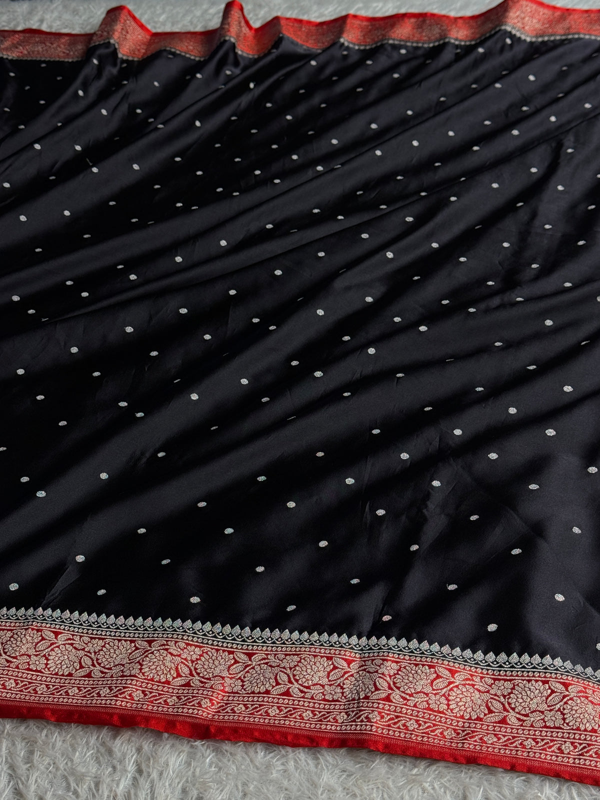 Premium Banarasi red with black colour premium Mashru katan silk saree MK356
